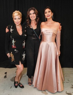 Fátima Bernardes feet photo thumbnail