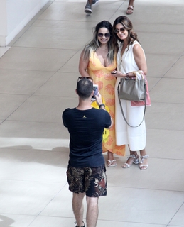 Fátima Bernardes feet photo thumbnail