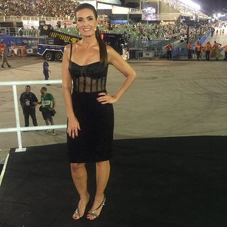 Fátima Bernardes feet photo thumbnail