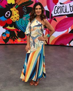 Fátima Bernardes feet photo thumbnail