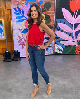 Fátima Bernardes feet photo thumbnail