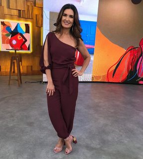 Fátima Bernardes feet photo thumbnail