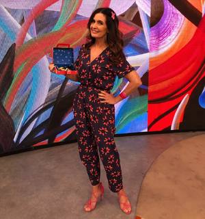 Fátima Bernardes feet photo thumbnail