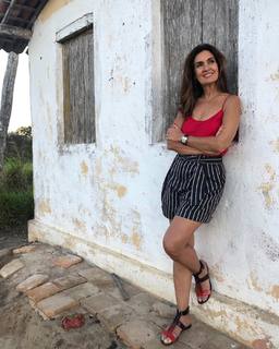 Fátima Bernardes feet photo thumbnail