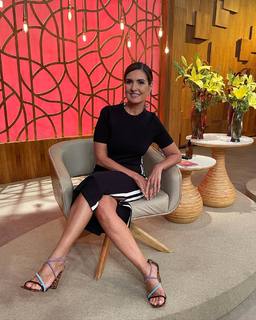 Fátima Bernardes feet photo thumbnail