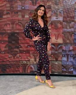 Fátima Bernardes feet photo thumbnail