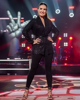 Fátima Bernardes feet photo thumbnail