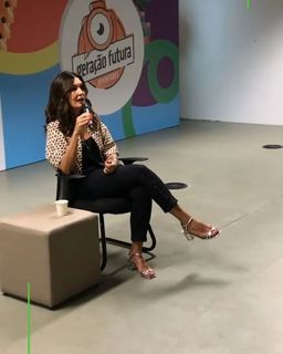 Fátima Bernardes feet photo thumbnail