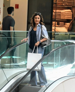 Fátima Bernardes feet photo thumbnail