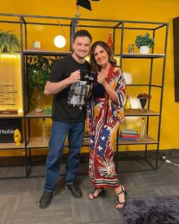 Fátima Bernardes feet photo thumbnail