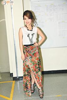 G.E.M. feet photo 4