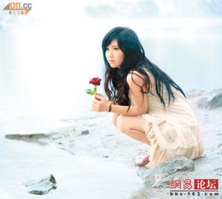 G.E.M. feet photo 11