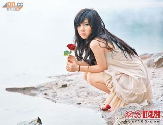 G.E.M. feet photo 10