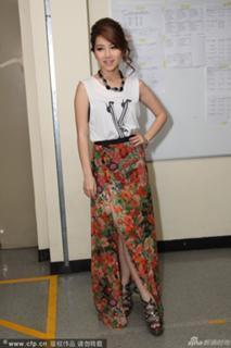 G.E.M. feet photo 1