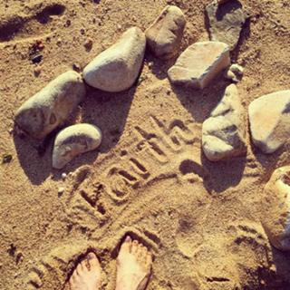 G.E.M. feet photo 16