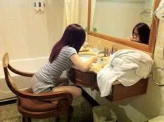 G.E.M. feet photo 2