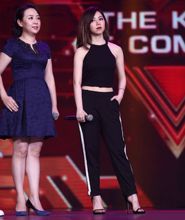 G.E.M. feet photo 3