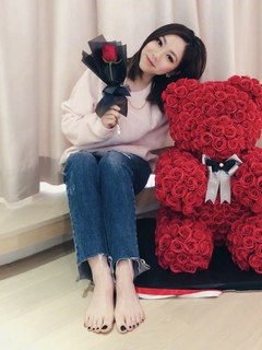 G.E.M. feet photo 18