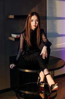 G.E.M. feet photo 5