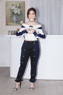G.E.M. feet photo 20