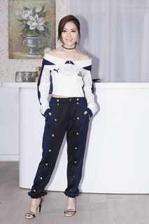 G.E.M. feet photo 19
