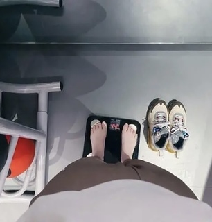 G.E.M. feet photo 7