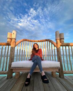 G.E.M. feet photo 4