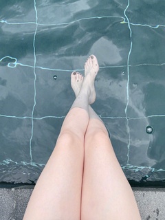 G.E.M. feet photo 2