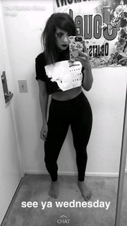 Gabbie Hanna feet photo thumbnail