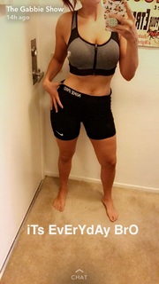 Gabbie Hanna feet photo thumbnail