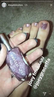 Gabbie Hanna feet photo thumbnail