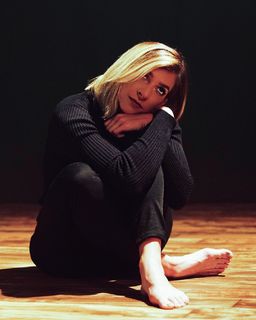 Gabbie Hanna feet photo thumbnail