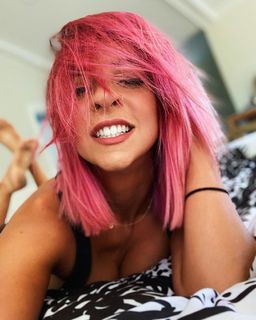 Gabbie Hanna feet photo thumbnail