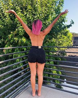 Gabbie Hanna feet photo thumbnail