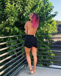 Gabbie Hanna feet photo thumbnail