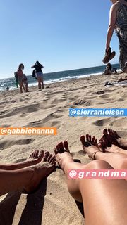 Gabbie Hanna feet photo thumbnail