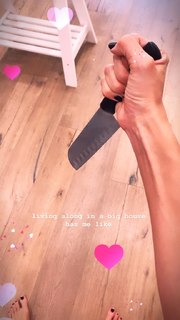 Gabbie Hanna feet photo thumbnail