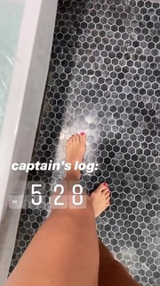 Gabbie Hanna feet photo thumbnail