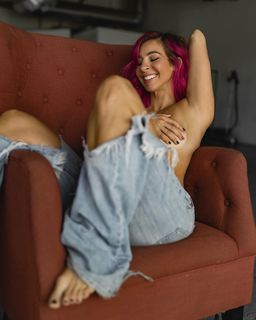 Gabbie Hanna feet photo thumbnail