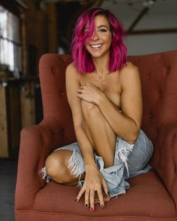 Gabbie Hanna feet photo thumbnail