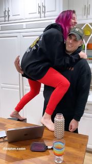 Gabbie Hanna feet photo thumbnail
