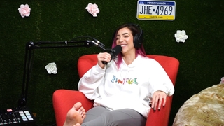 Gabbie Hanna feet photo thumbnail