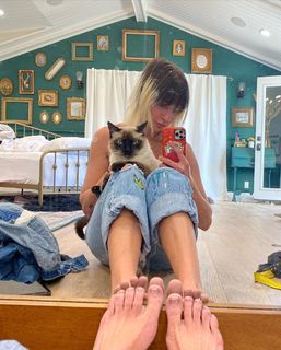 Gabbie Hanna feet photo thumbnail