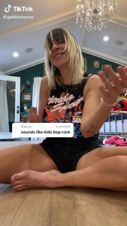 Gabbie Hanna feet photo thumbnail