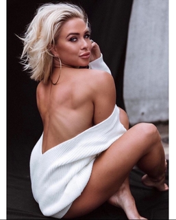 Gabby Allen feet photo 16