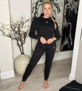 Gabby Allen feet photo 3