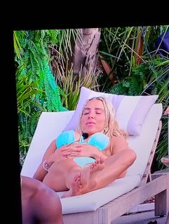 Gabby Allen feet photo 2