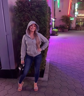 Gabby Barrett feet photo 4