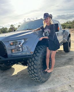 Gabby Epstein feet photo 20