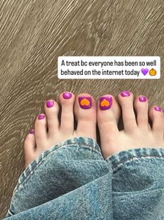 Gabby Epstein feet photo 7